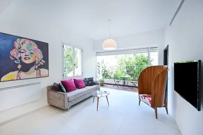 Image de Andy Warhol at Hakerem by Holyguest