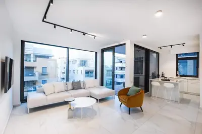 Modern 2br in Geula with Mamad by HolyGuest