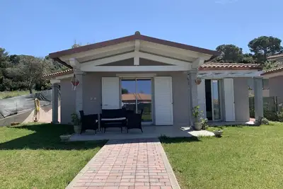 Image de 700 m from the beachComfortable cottage with garden and outdoor patio