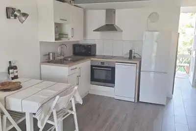 Image de Bel Abri Patio Cuisine d été Jeux de Boules Piscine Baby Foot Parking lit Bébé