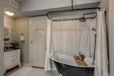 Image de Rent a whole Inn! The Inn on Elm 6 beds\/5 baths.