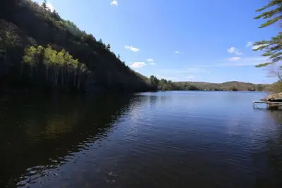 Image de Hobie's Landing - Blissful lake Side Cottage on Winona Lake!