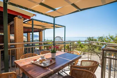 Image de Rainbow villa, 40 meters from Pelekas beach with wonderful seaview 93 sq