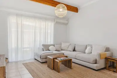 Image de Light & Bright Pet Friendly Beach Side Haven