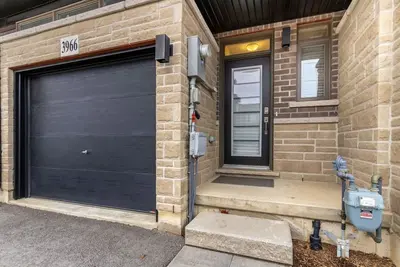 Image de Brantford King Bed Near it All