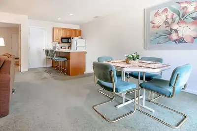 Image de French Lick 1 Br w/ Full Kitchen, Outdoor Terrace & Free Parking!