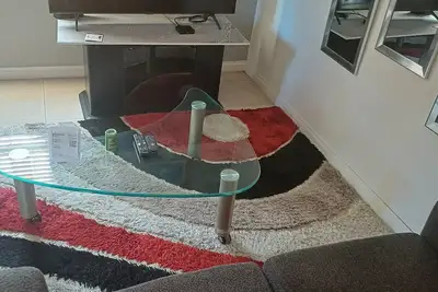 Kick back and relax at this modern  apartment Five minute walk to devon hous2