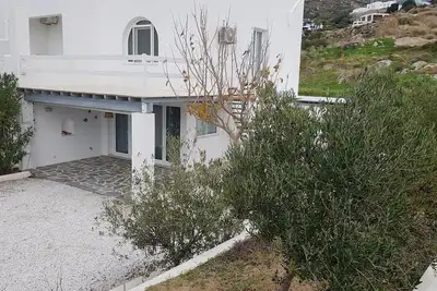 Image de Maison sa terrasse et son jardin Ă 5 minutes de la plage paradisiaque.