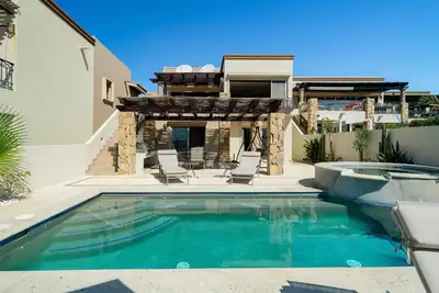 Image de Stunning 3 Bedroom 2 Bath House in a Gated Community with Private Pool! \n