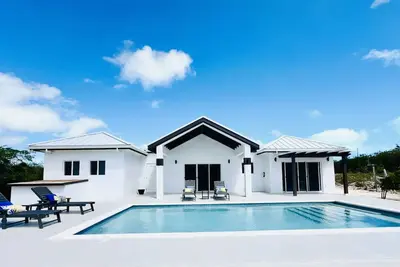 Image de Your Perfect Retreat in a Central Gated Community, Near restaurants and beaches