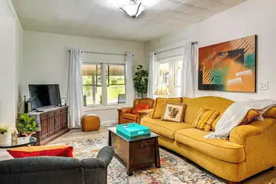 Image de Lakeview Vacation Rental - Walk to Crystal Lake!