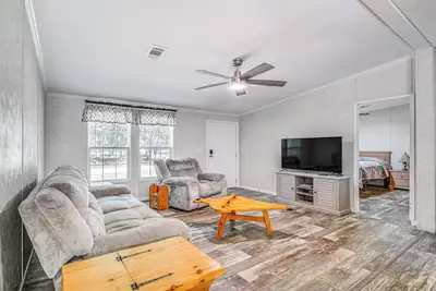 Image de 7 Mi to Crystal River: Home w/ Yard & Fire Pit!