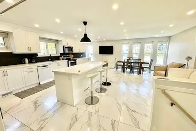 Image de Newly Renovated House in Toronto