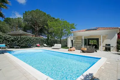 Image de Villa 3 chambres, piscine privée jardin et parking