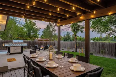 Image de Parkside Retreat - New, HotTub, PoolTable & FirePit