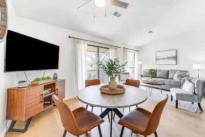 Image de 5 Mi to Strip! Pointe Royale Condo w/ Indoor Pool