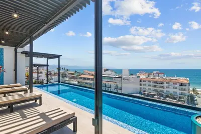 Image de New Horizonte Condos! Top Flr 1/2 blk to Beach!