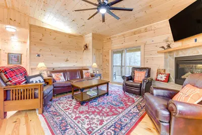 Image de Smoky Mountain Cabin Rental w/ Hot Tub & Views!