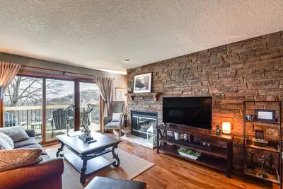 Image de Galena Townhome w/ Deck & Golf Course View!