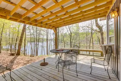Image de Lakefront Delta Cabin Rental w/ Boat Dock + Deck!