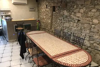 Image de Maison de campagne tranquille à 30 minutes de Lyon avec piscine, boulodrome.