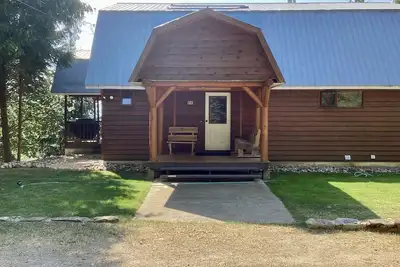 Image de Private Mabel Lake Cottage! Lake activities, golf, hiking, pickleball and more!