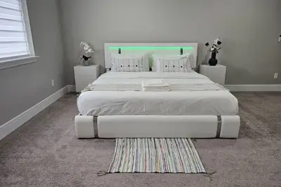 Seattle vacation rentals, Centrally located w/ free parking & Netflix' wifi.