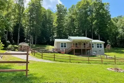 Image de Peaceful Waterfront House and Cabin “The Brook”\n\n