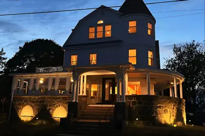 Image de Luxury Victorian near Salem: Stunning Ocean Views & Modern Elegance in 6br Manor