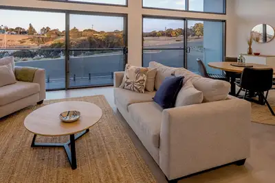 Image de Cove Landing Marina Apartment 03 The Yc Lily May Sleeps 4