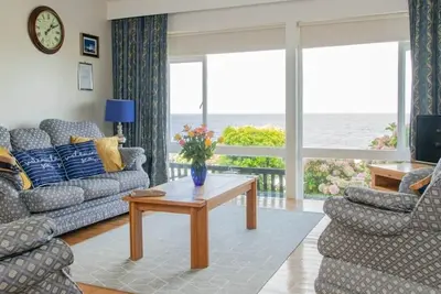 Image de Sunset House offers picturesque views of the Atlantic Ocean.
