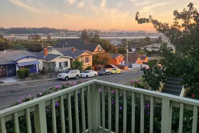 Image de Quiet, centrally located 2 Br house just minutes from Napa, Sf, Bay, and more! ! !