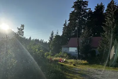 Image de Alpenglow Inn - Entire Home with stunning view.