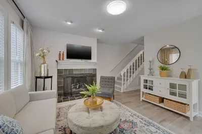 Image de North Hill Gem; Renovated\/ Private\/Pristine