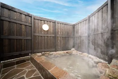 Image de A quaint old house with an outdoor hot spring bath The entire house just for you / Yufu Ōita