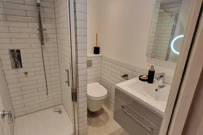 Image de Deluxe 1 Bed, 4 Person Apartment Town Centre, Stonehenge Amesbury