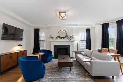 Image de Boston Edison District Beautiful 4 Bd/2. 5 Ba Home