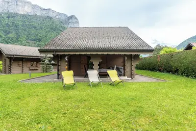 Image de Chalet 'Mitoyen 4 Personnes' avec vue sur les montagnes, terrasse privée et Wi-Fi