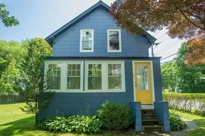 Image de Newly Updated Island Home - Walking distance to the beach. Kid Friendly!