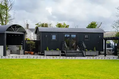 Image de Charming Lodge in Limavady, Sleeps 5 with Parking