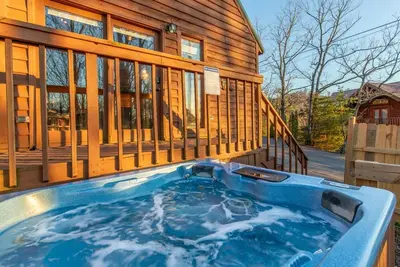 Image de Mountain Do - Hot tub soaks & mountain views!