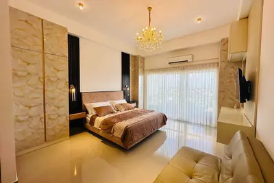 Image de Grand Sri Lounge studio apartment at Ocean Breeze Hotel residence Negombo. \n