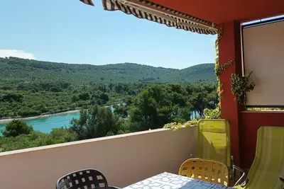 Image de Appartement d'une chambre avec la terrasse et la vue sur le mer Baie Mala Lamjana, Ugljan (A-22928-a)