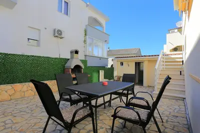 Image de Appartement de deux chambres prés de la plage Mastrinka, Ciovo (A-22956-b)