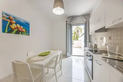 Image de Trilocale Corso Italia 25 piano terra con spazio esterno - Salento Reservation