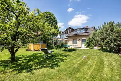 Image de Maison de vacances \"Großes Ferienhaus In Nordhessen\" avec 1 terrasse privées, jardin privé et Wi-Fi