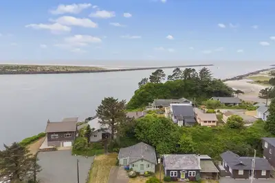 Image de #StayInMyDistrict Hot Tub on the Jetty