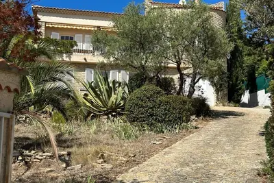 Image de T3 bas de villa, vue mer, parking privé