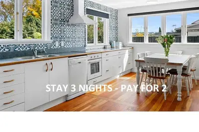 Image de Walk to the Lake & Town