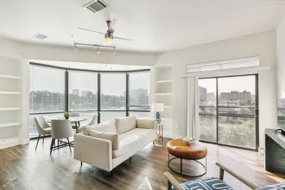 Image de Elegant 2Br apartment  I Pool I Gym I Parking